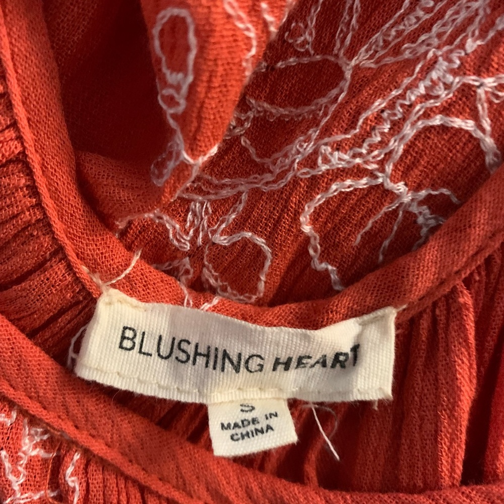 Beautiful brand-New size small,off the shoulders top. - Picture 11 of 11